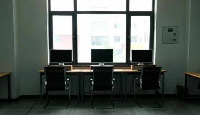 嵌入式软件在智能建造管理平台中的性能表现与适用条件分析